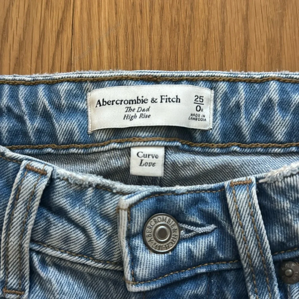 NWT The Dad High Rise curve love jeans in size 0 from Abercrombie. - Picture 3 of 5